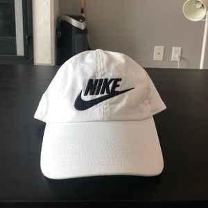 Nike Heritage 86 Strapback White